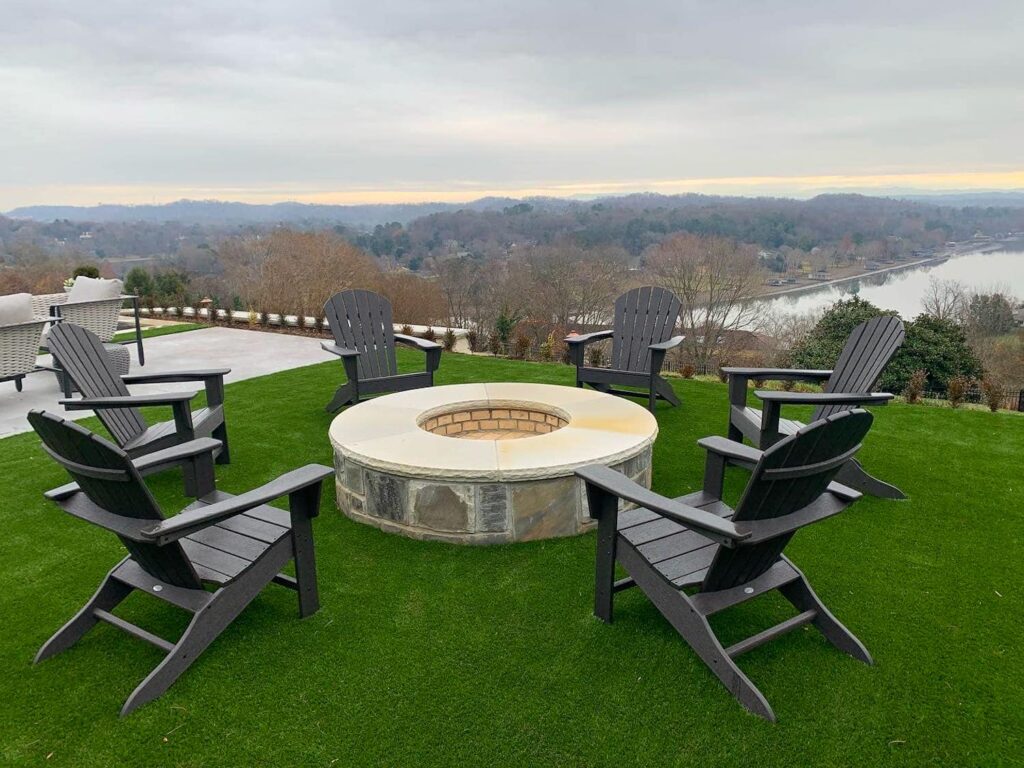 firepit-with-artificial-grass-surround